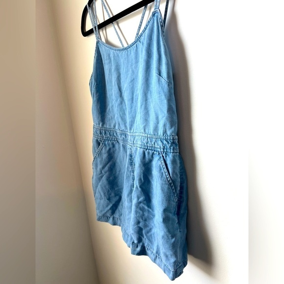 Ann Taylor LOFT Blue Light Wash Strappy Chambray Romper With Pockets Size 2 - Picture 5 of 12